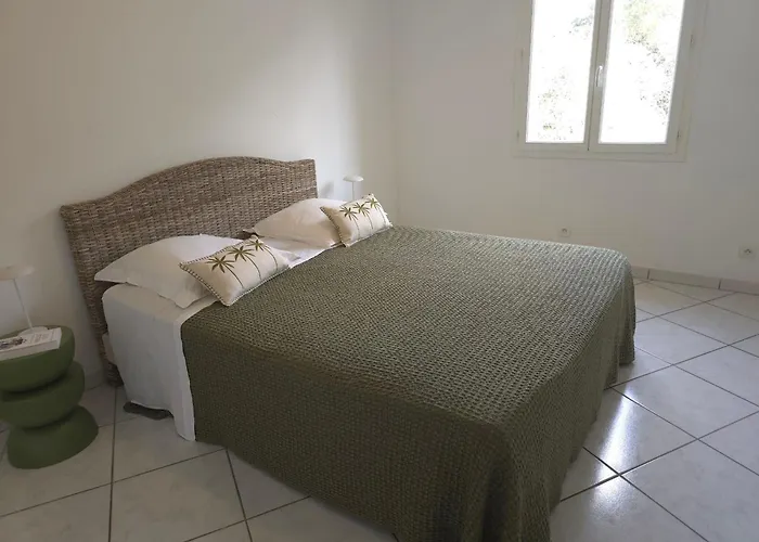 Villa Les Saquedes 48 *