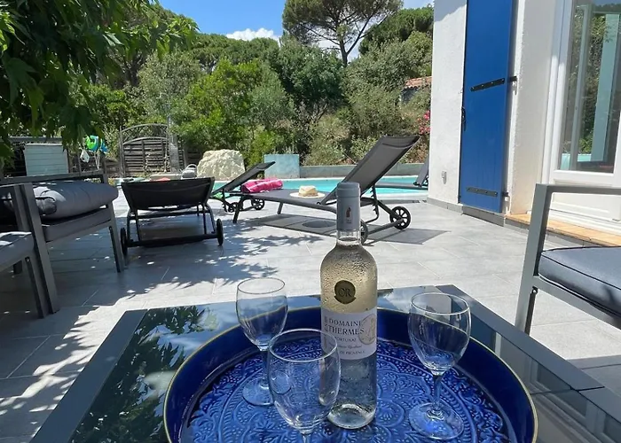 Villa Les Saquedes 48 *