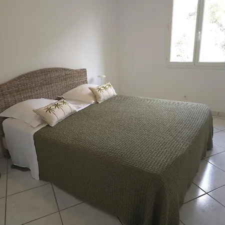 Villa Les Saquedes 48 *