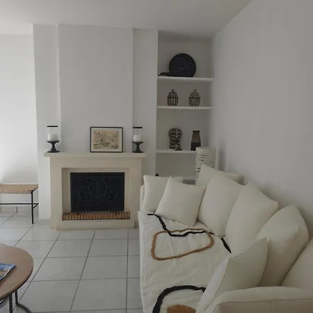 Villa Les Saquedes 48 *