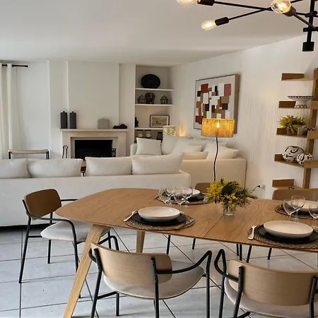 Villa Les Saquedes 48 *