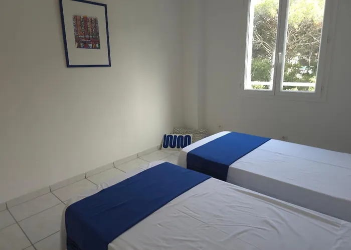 Villa Les Saquedes 48 *