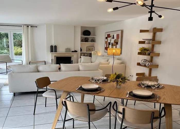 Villa Les Saquedes 48 *