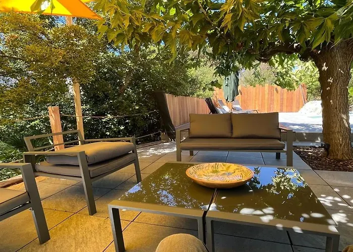 Villa Les Saquedes 48 *